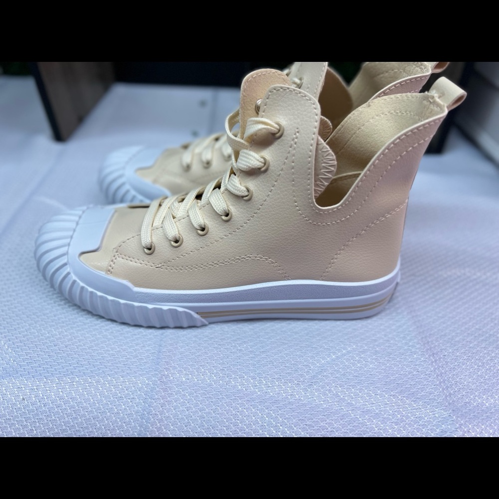 Beige fashion sneakers